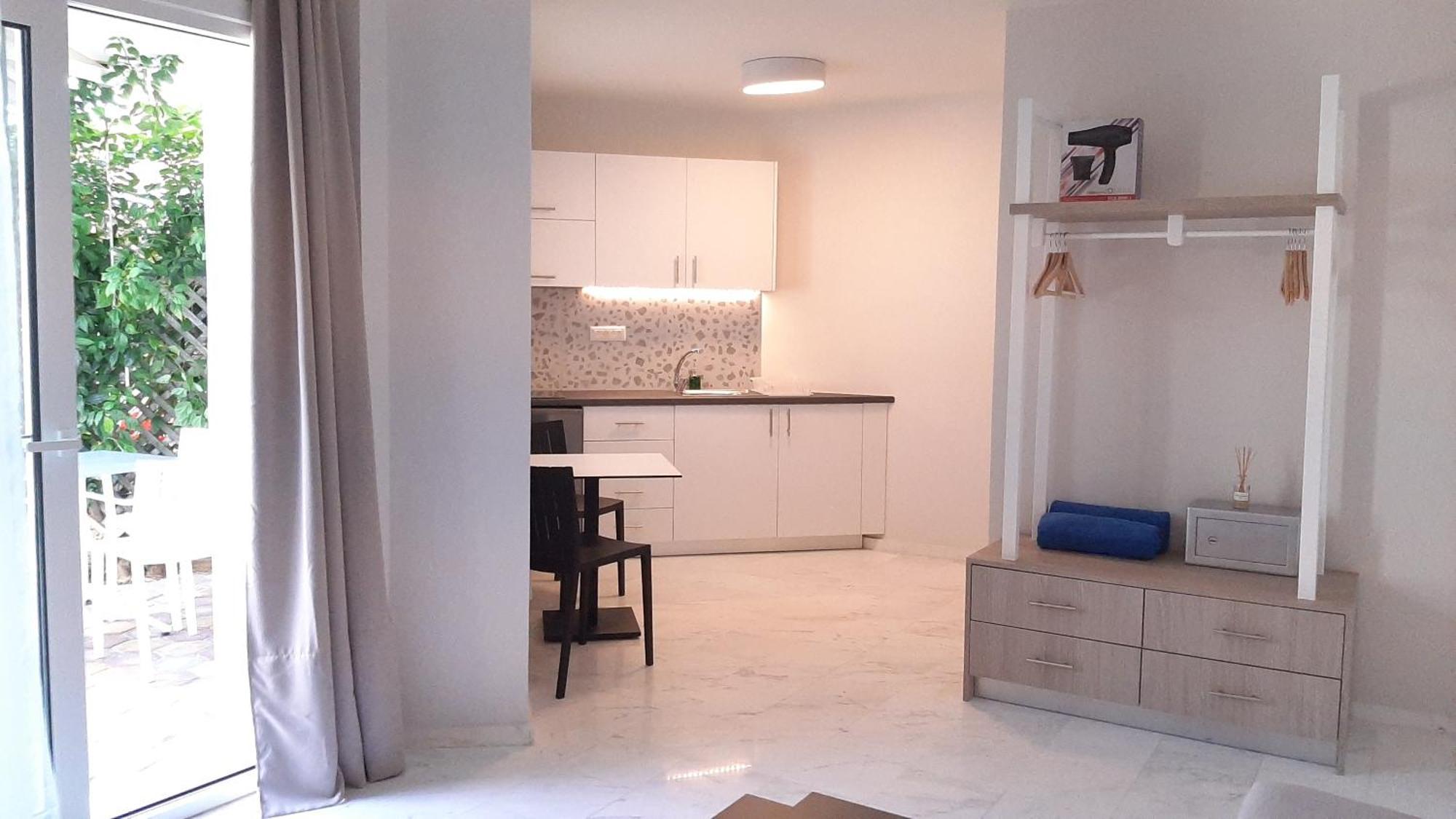 Ferienwohnung Sea Breeze Kalamaki Exterior foto