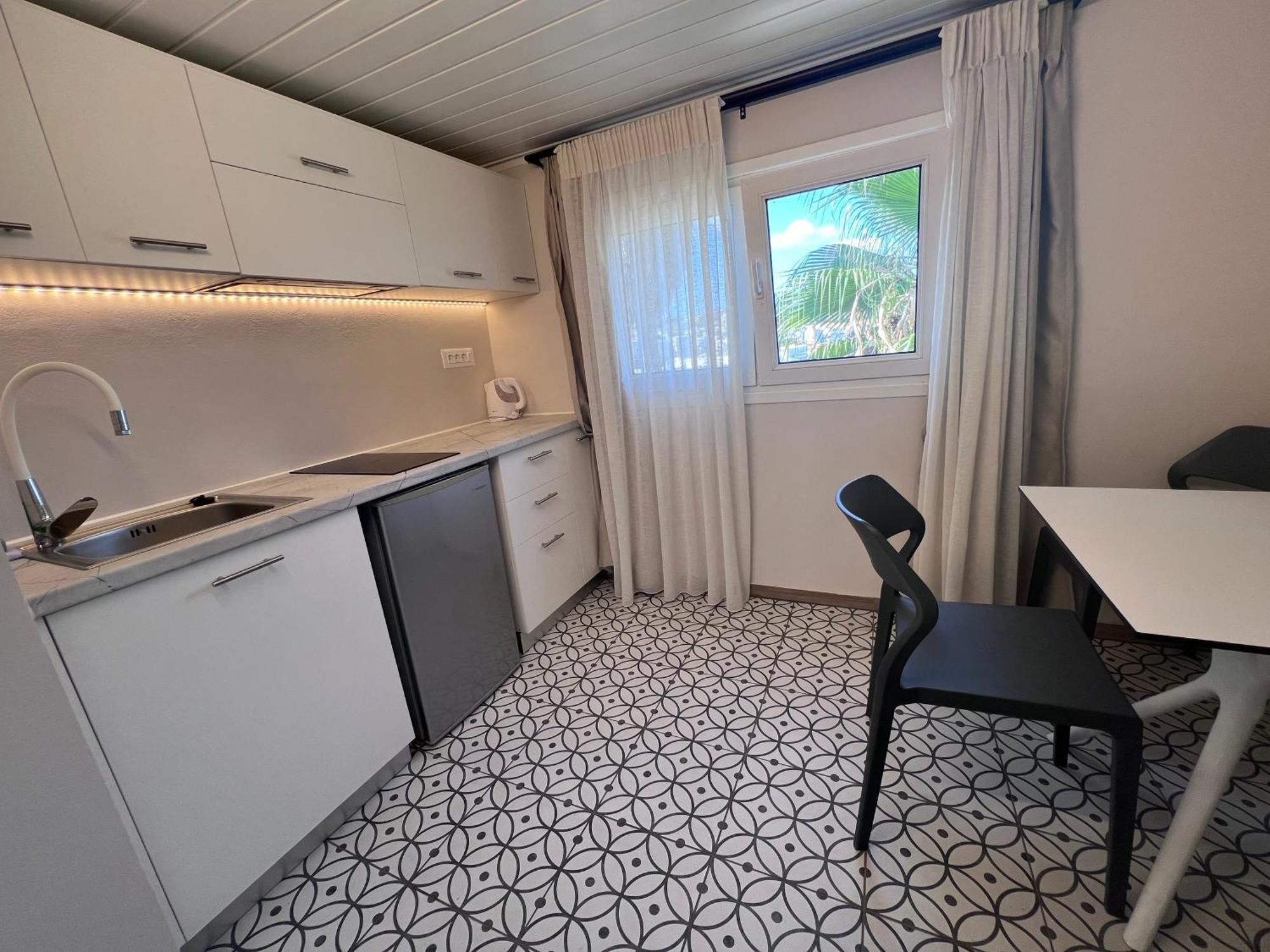 Ferienwohnung Sea Breeze Kalamaki Exterior foto